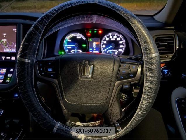 Toyota CROWN SEDAN 2013-06 7216611-17