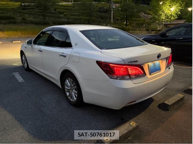 Toyota CROWN SEDAN 2013-06 7216611-2