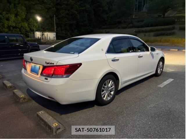 Toyota CROWN SEDAN 2013-06 7216611-3