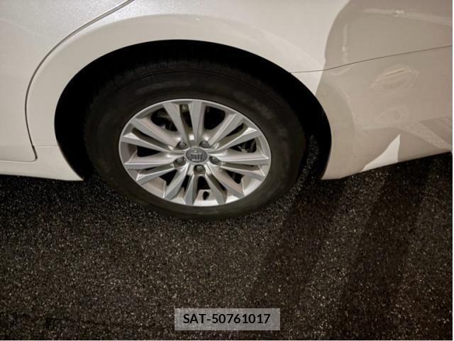 Toyota CROWN SEDAN 2013-06 7216611-7
