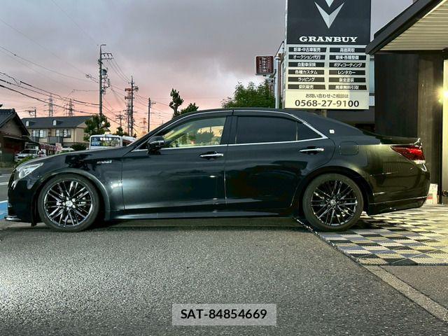 Toyota CROWN SEDAN 2014-11 7216639-12
