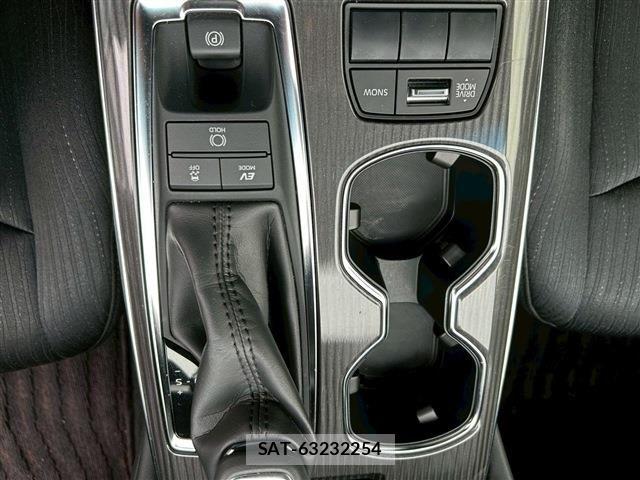 Toyota CROWN SEDAN 2021-07 7216697-22