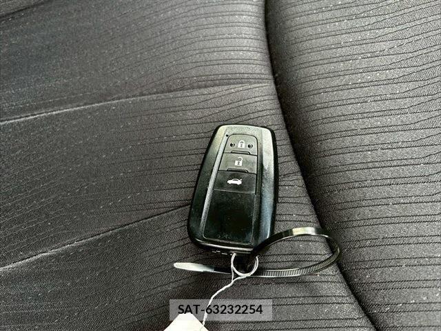 Toyota CROWN SEDAN 2021-07 7216697-25