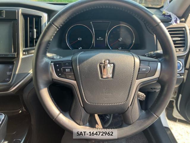 Toyota CROWN SEDAN 2013-11 7216629-13