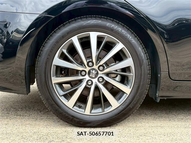 Toyota CROWN SEDAN 2018-10 7216665-15