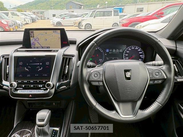 Toyota CROWN SEDAN 2018-10 7216665-19