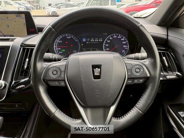 Toyota CROWN SEDAN 2018-10 7216665-23