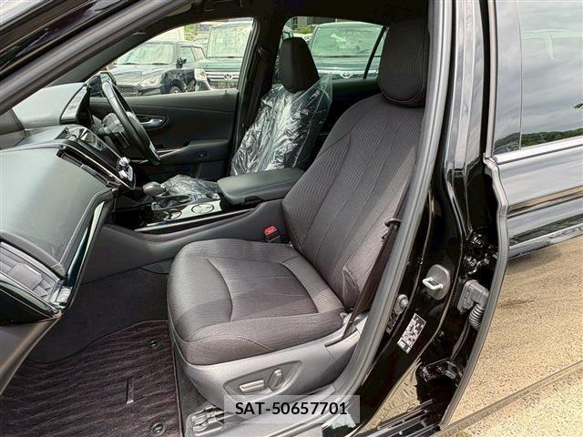 Toyota CROWN SEDAN 2018-10 7216665-4
