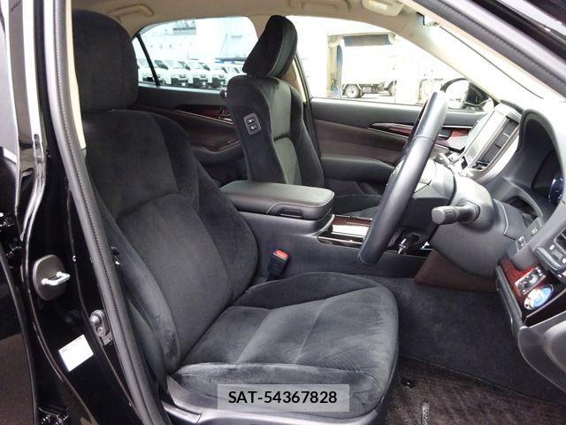 Toyota CROWN SEDAN 2018-05 7250287-16
