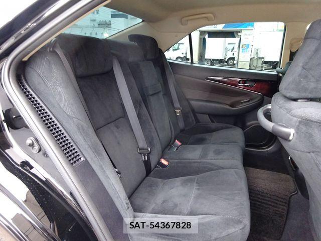 Toyota CROWN SEDAN 2018-05 7250287-17