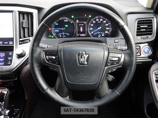 Toyota CROWN SEDAN 2018-05 7250287-4