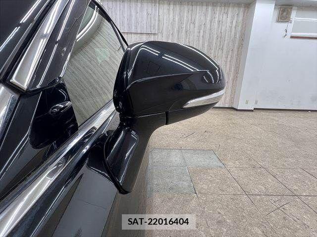 Toyota CROWN SEDAN 2019-01 7250280-24