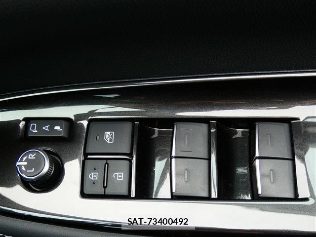Toyota CROWN SEDAN 2024-07 7250274-22