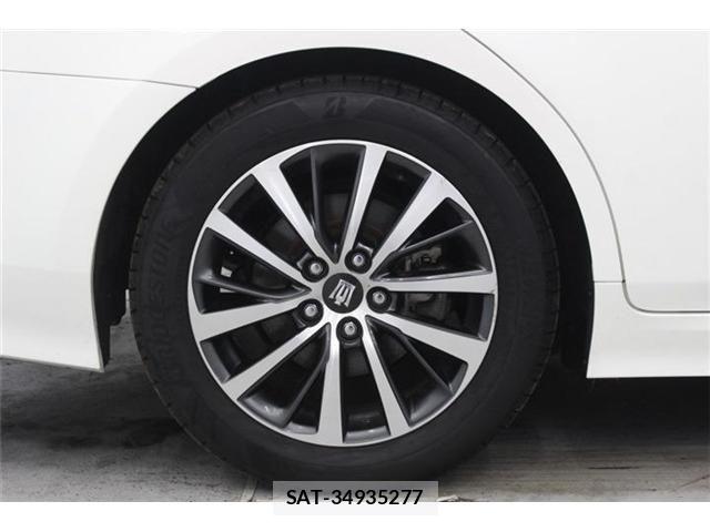 Toyota CROWN SEDAN 2018-07 7250296-25