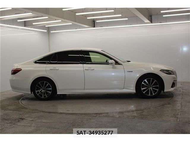 Toyota CROWN SEDAN 2018-07 7250296-3