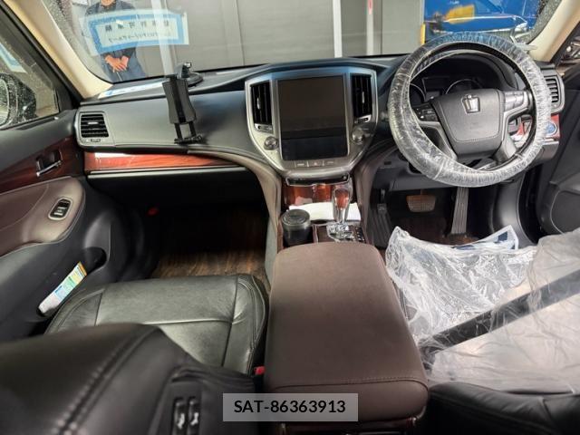 Toyota CROWN SEDAN 2013-07 7250305-17