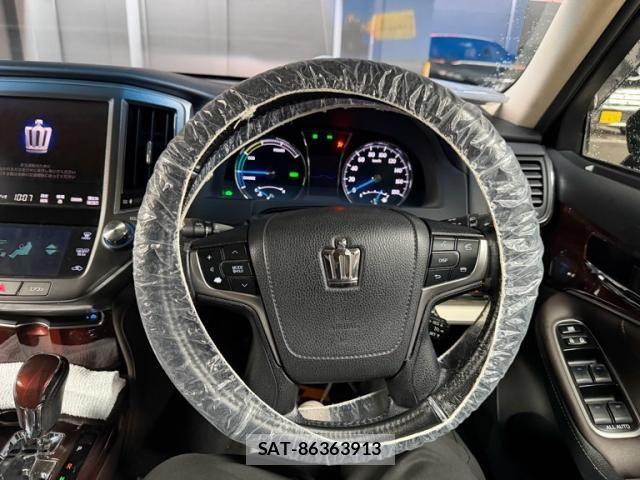 Toyota CROWN SEDAN 2013-07 7250305-19