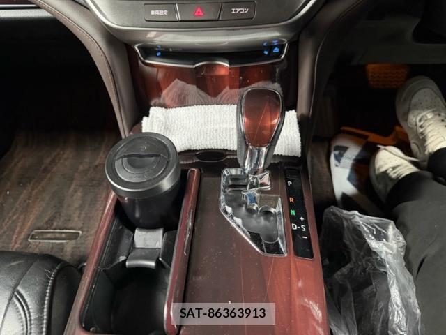 Toyota CROWN SEDAN 2013-07 7250305-23