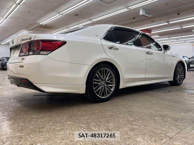Toyota CROWN SEDAN 2017-05 7250285-16