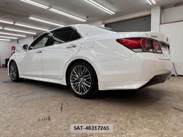 Toyota CROWN SEDAN 2017-05 7250285-17