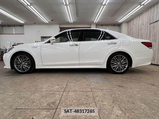 Toyota CROWN SEDAN 2017-05 7250285-18