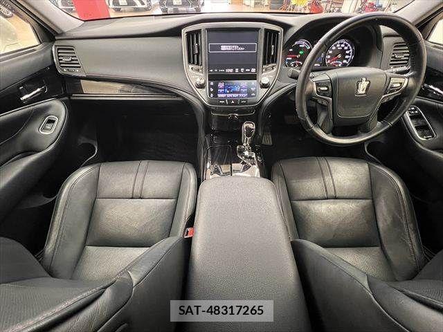 Toyota CROWN SEDAN 2017-05 7250285-2