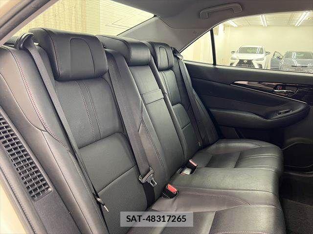 Toyota CROWN SEDAN 2017-05 7250285-6