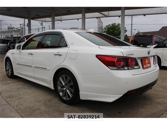 Toyota CROWN SEDAN 2016-08 7326405-10