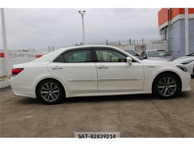 Toyota CROWN SEDAN 2016-08 7326405-13