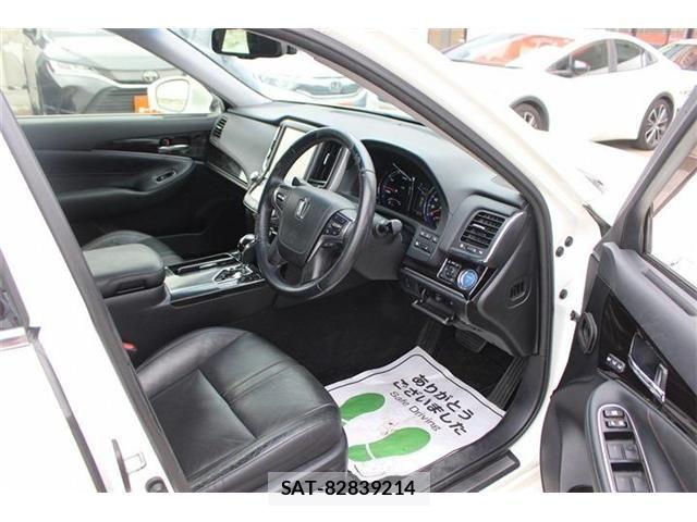Toyota CROWN SEDAN 2016-08 7326405-24