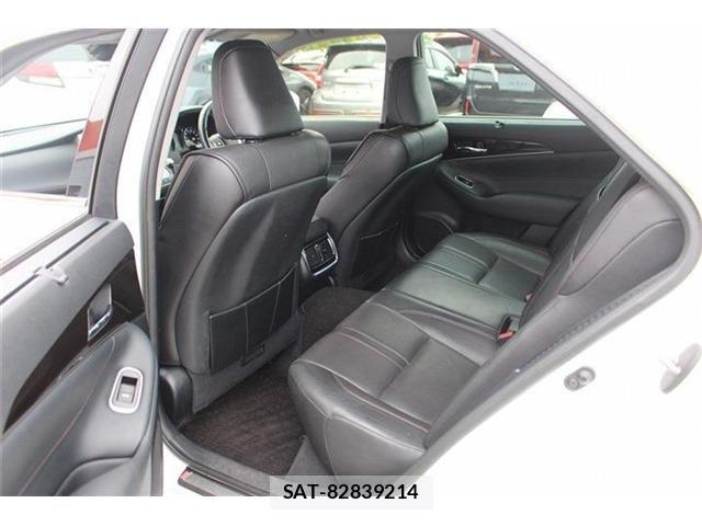 Toyota CROWN SEDAN 2016-08 7326405-28