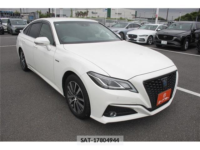 Toyota CROWN SEDAN 2019-07 7326403-19