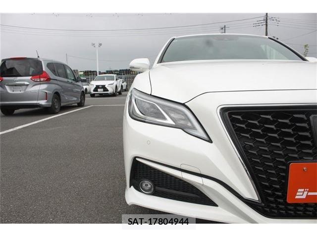 Toyota CROWN SEDAN 2019-07 7326403-23