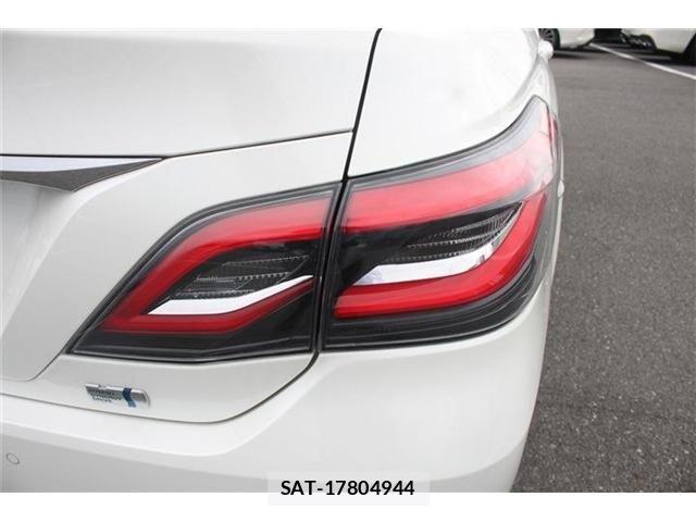 Toyota CROWN SEDAN 2019-07 7326403-26