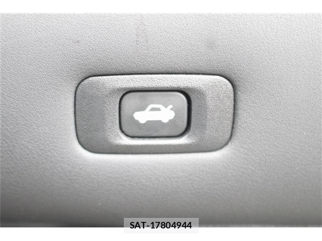 Toyota CROWN SEDAN 2019-07 7326403-3