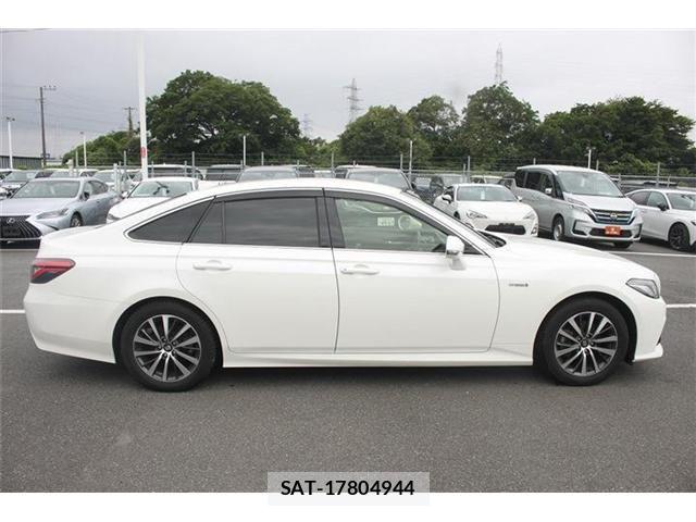 Toyota CROWN SEDAN 2019-07 7326403-7