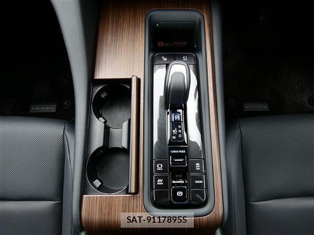 Toyota CROWN SEDAN 2024-08 7326386-10