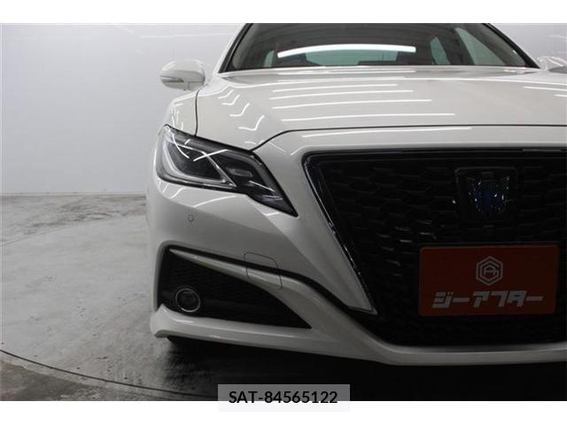 Toyota CROWN SEDAN 2018-10 7326406-10