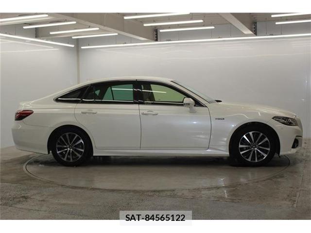 Toyota CROWN SEDAN 2018-10 7326406-3