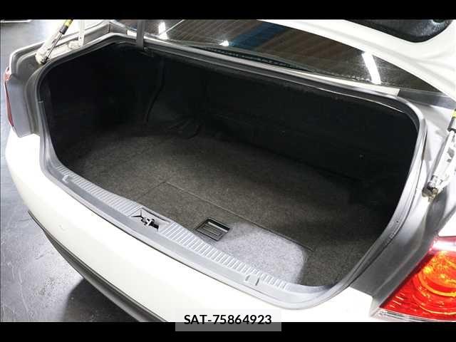 Toyota CROWN SEDAN 2013-04 7326409-18
