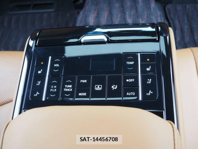 Toyota CROWN SEDAN 2022-03 7326385-14