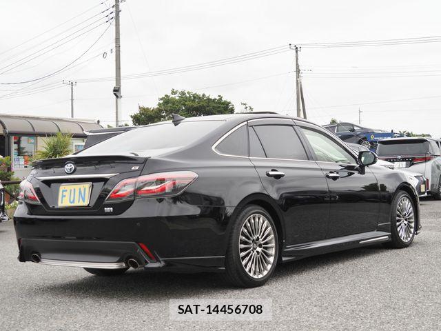 Toyota CROWN SEDAN 2022-03 7326385-4