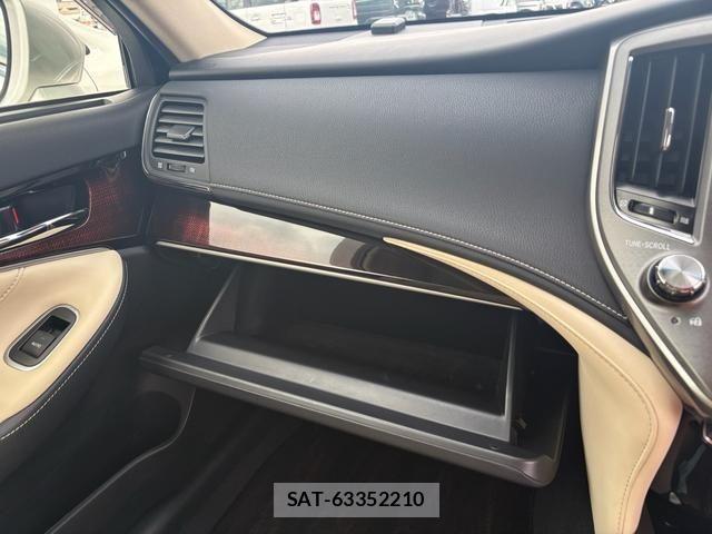 Toyota CROWN SEDAN 2018-10 7326388-27