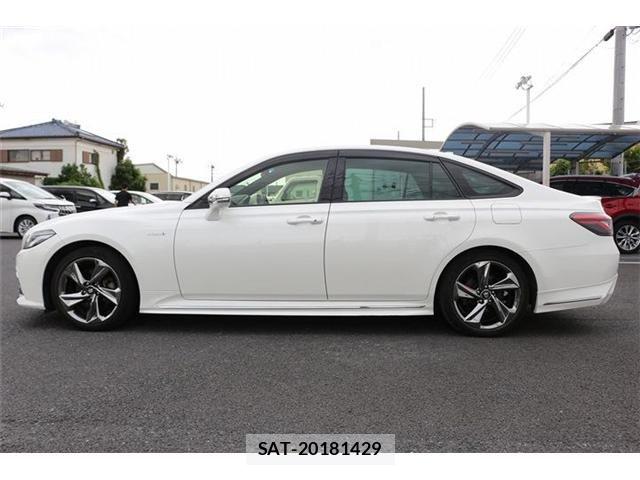 Toyota CROWN SEDAN 2018-06 7326399-10