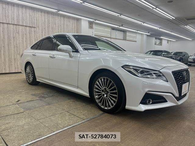 Toyota CROWN SEDAN 2021-02 7326401-14