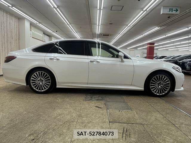 Toyota CROWN SEDAN 2021-02 7326401-15