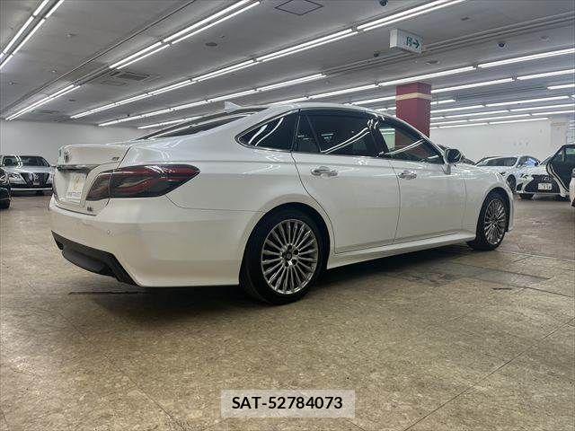 Toyota CROWN SEDAN 2021-02 7326401-16