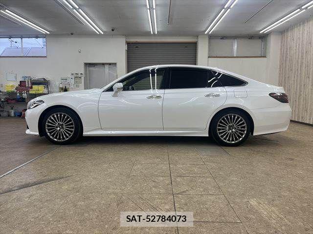 Toyota CROWN SEDAN 2021-02 7326401-19