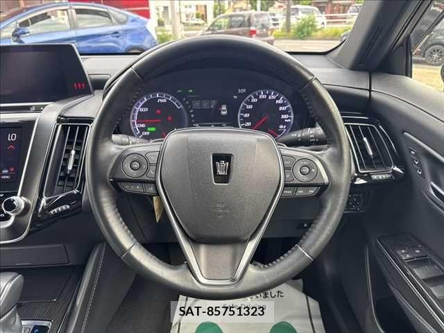 Toyota CROWN SEDAN 2019-04 7326395-10