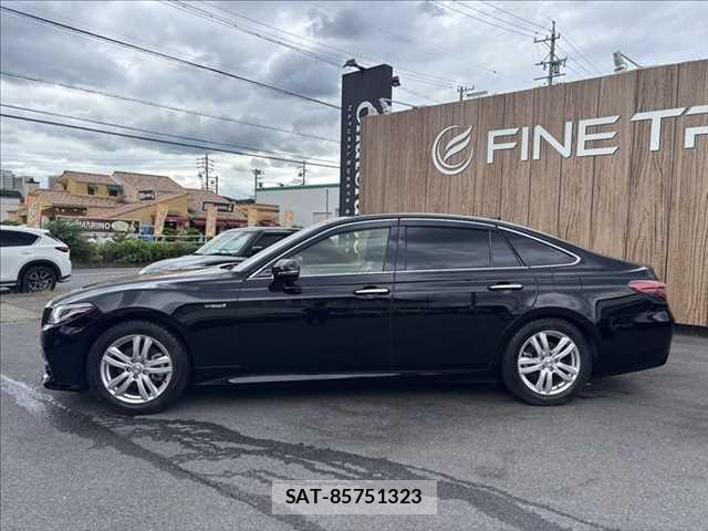 Toyota CROWN SEDAN 2019-04 7326395-21